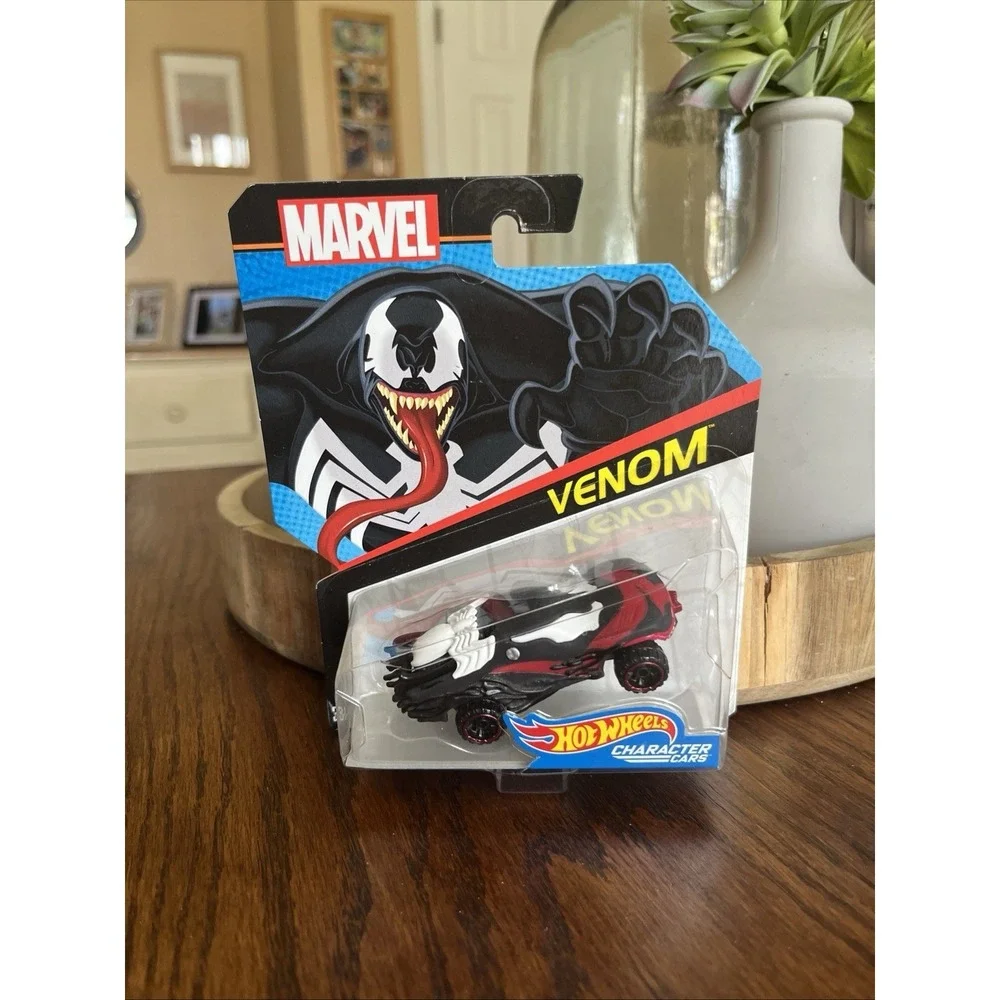 Hot Wheels Marvel Venom #18 Mattel Character Cars Scale K14
